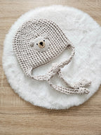 Babymützen Set Bär – Mütze, Babyschuhe, Greifring & Schnullerkette
