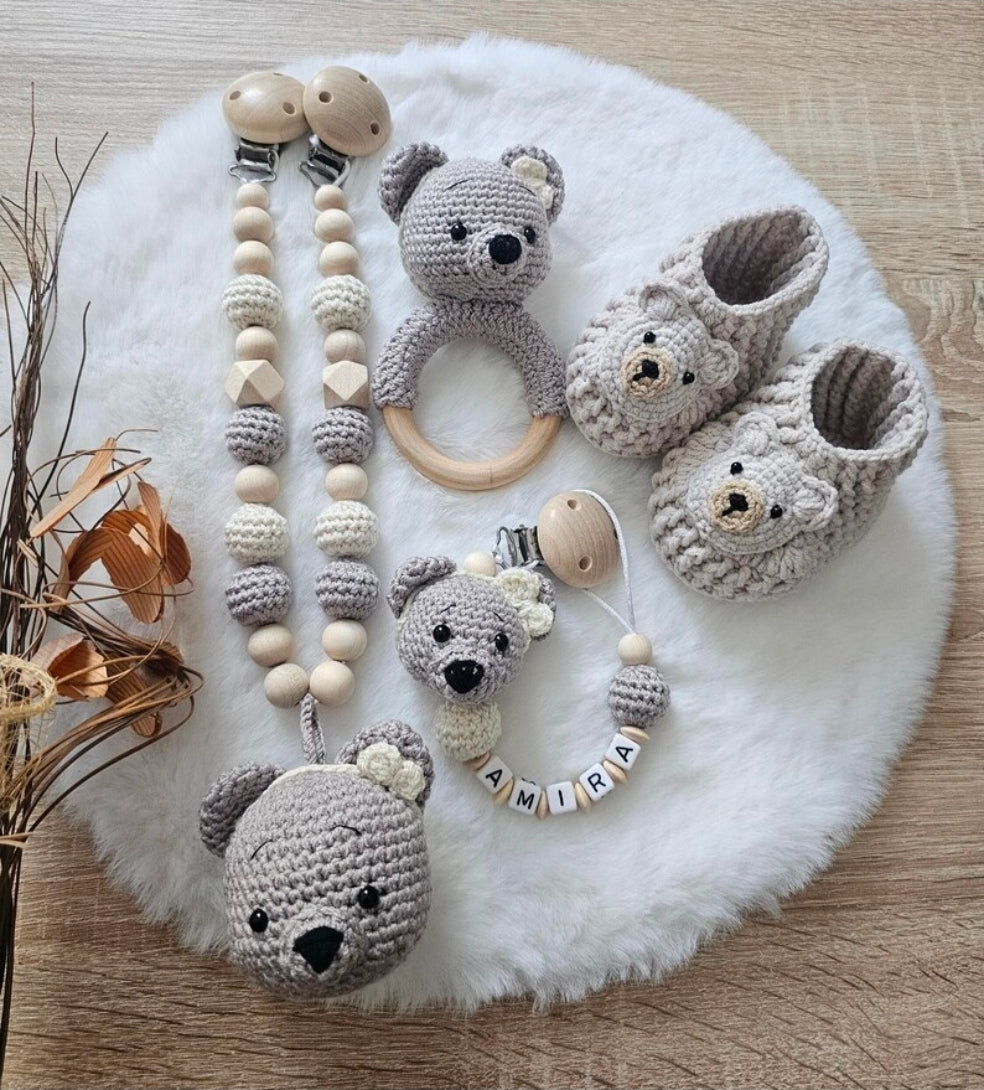 Kinderwagenkette Bär |Babygeschenke zur Geburt | Personalisierte Schnullerkette | Taufgeschenk | Greifring | Babyschuhe