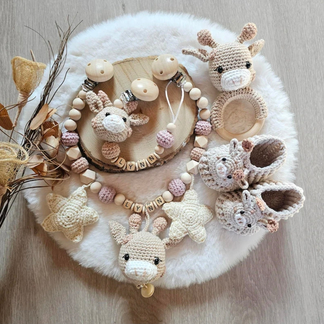 Babygeschenk zur Geburt | Taufgeschenk |Wagenspanner |Personalisierte Schnullerkette |Babyschuhe