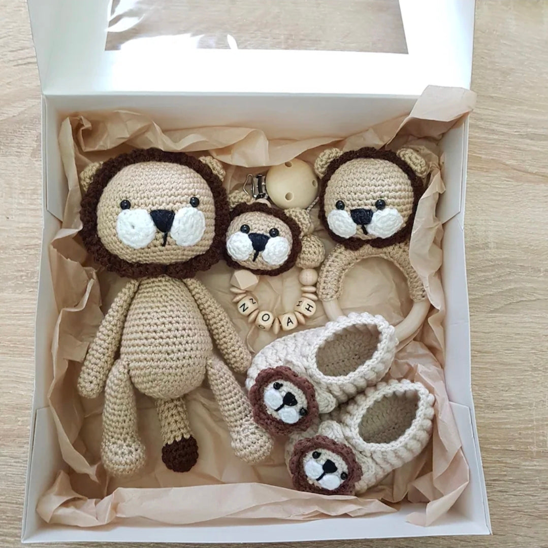 Babygeschenke Set Löwe, personalisierte Schnullerkette,Schmusetier,Greifring,Babyschuhe