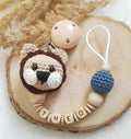 Schnullerkette Löwe mit Namen – braun/blau