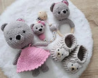 Baby Geschenkset Bär Mädchen Rosa – Schnullerkette, Greifring & Babyschuhe
