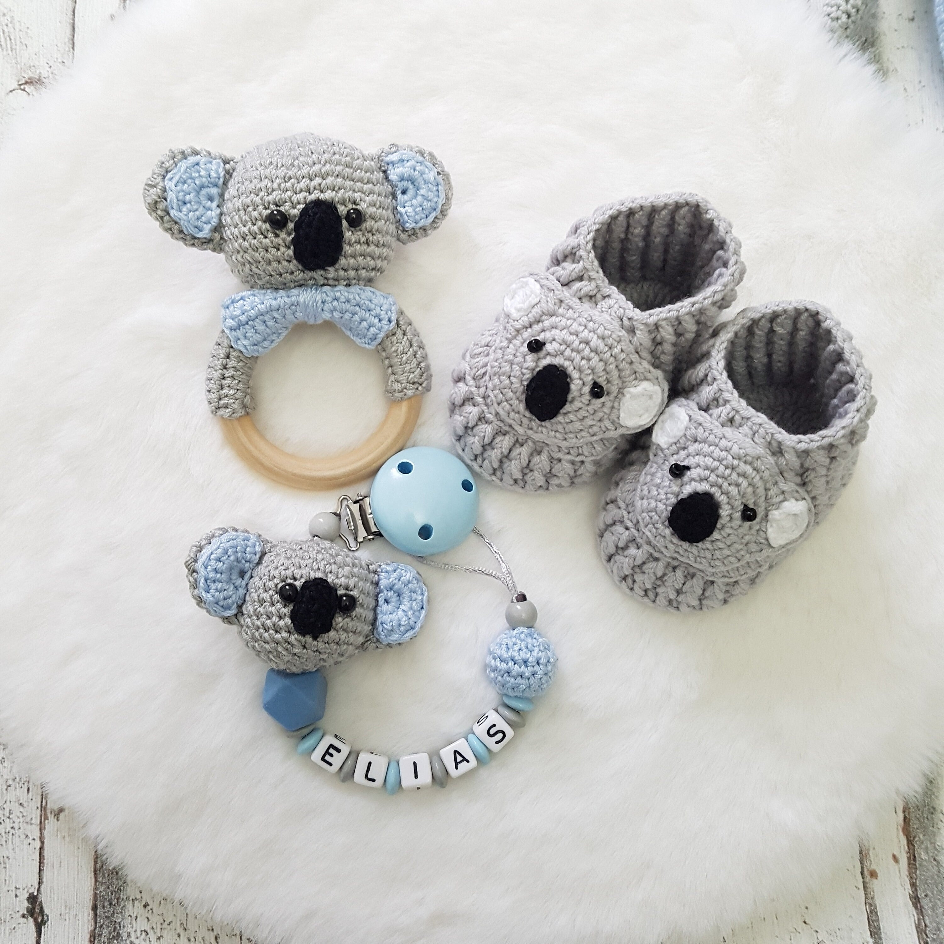 Baby Geschenkset Koala Junge – Schmusetier, Schnullerkette & Greifring