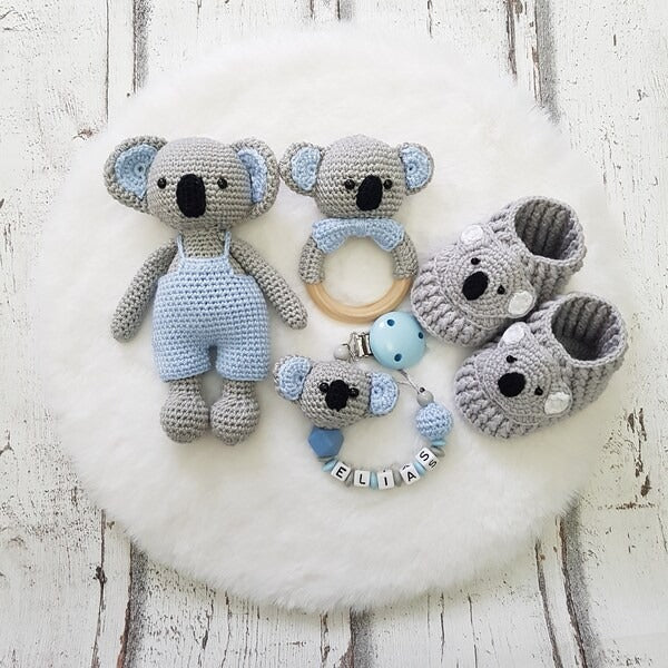 Baby Geschenkset Koala Junge – Schmusetier, Schnullerkette & Greifring