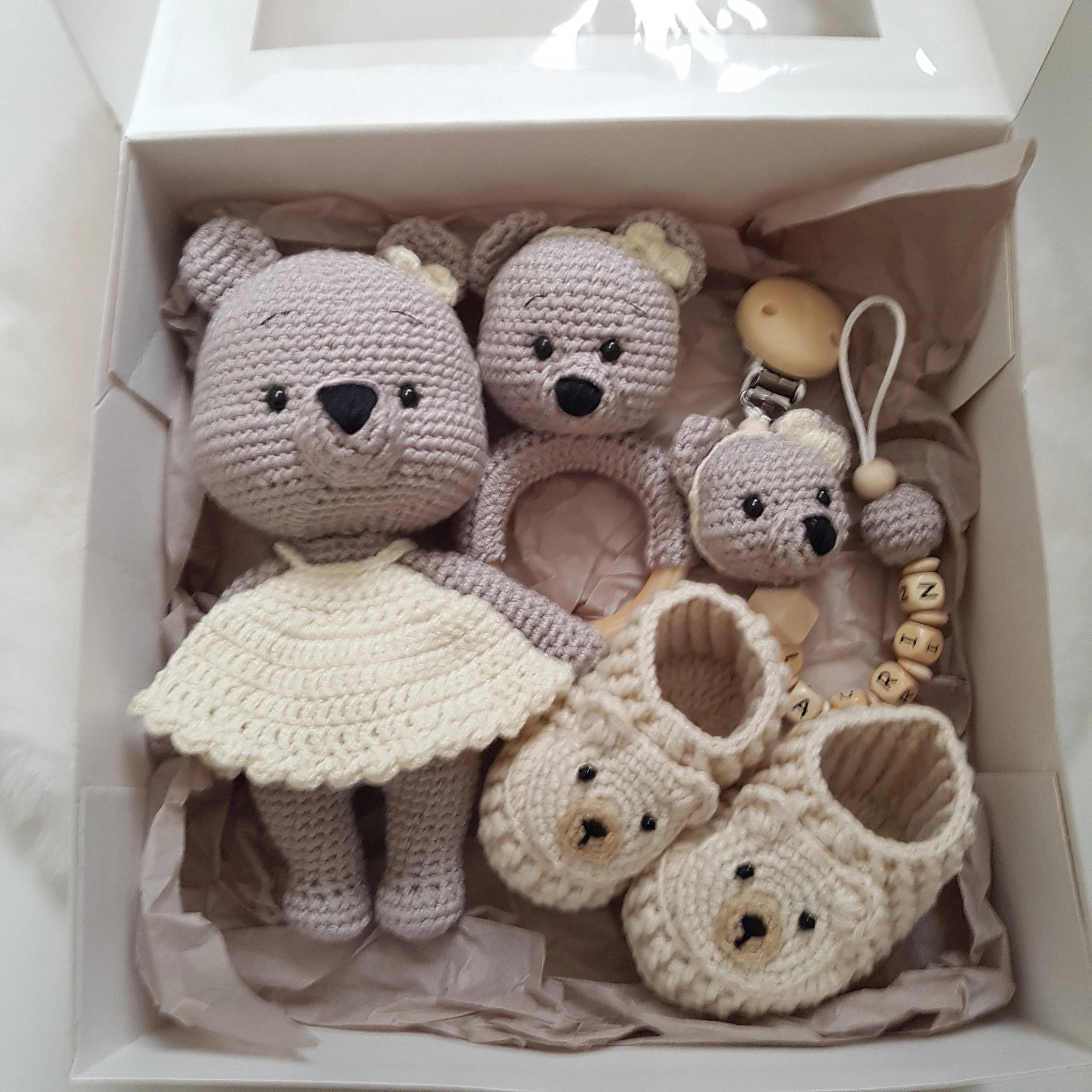 Baby Geschenkset Bär Mädchen – Schmusetier, Schnullerkette & Greifring