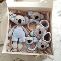Baby Geschenkset Koala Junge – Schmusetier, Schnullerkette & Greifring