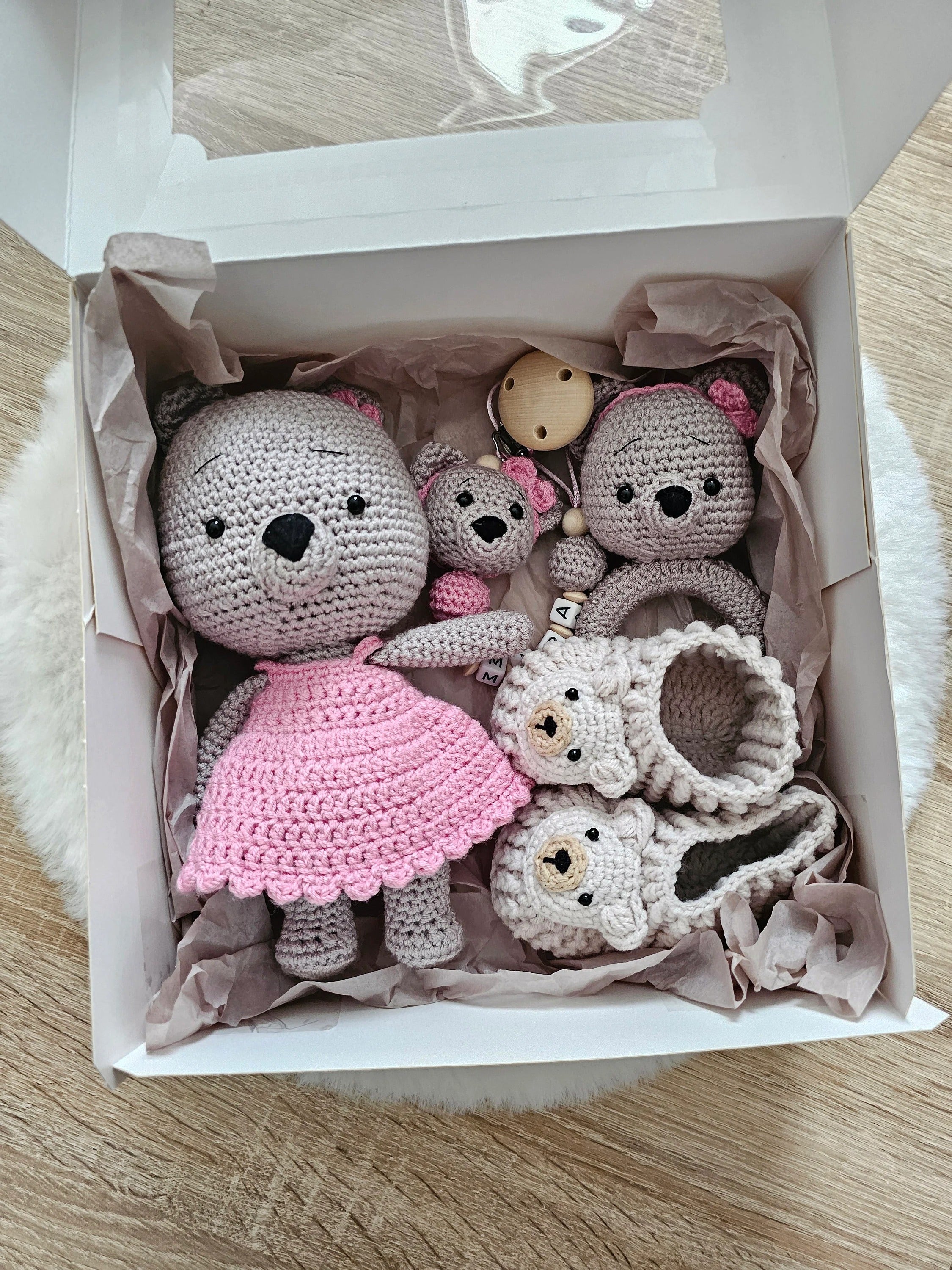 Baby Geschenkset Bär Mädchen Rosa – Schnullerkette, Greifring & Babyschuhe