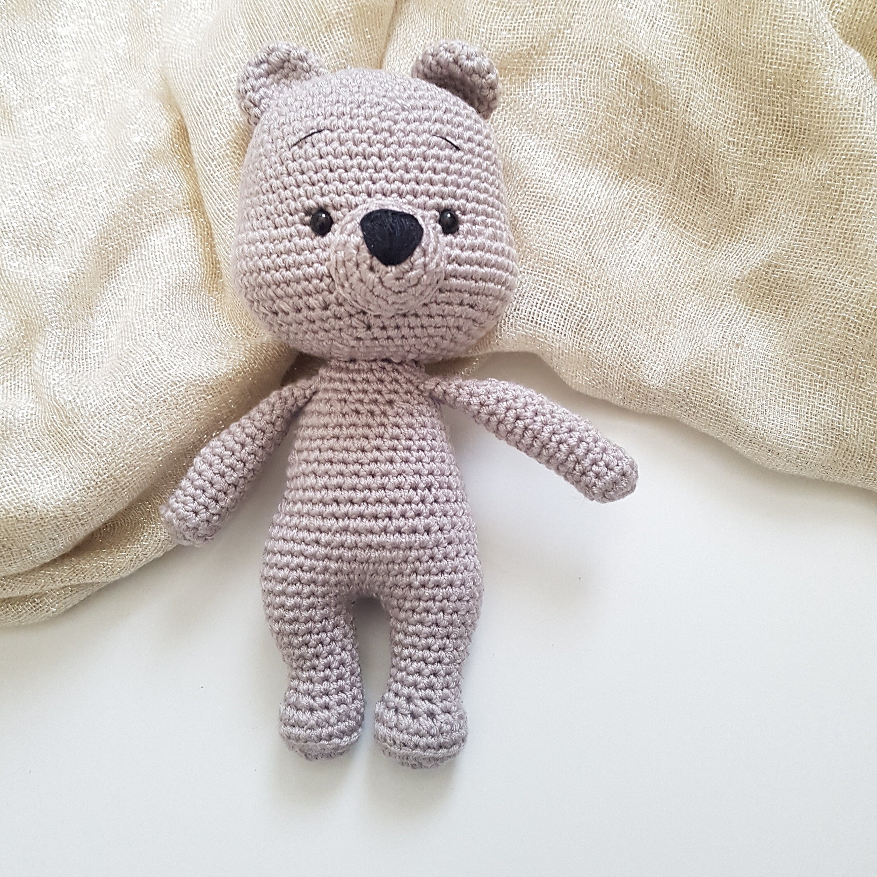 Baby Geschenkset Bär – Schmusetier, Schnullerkette, Greifring & Babyschuhe