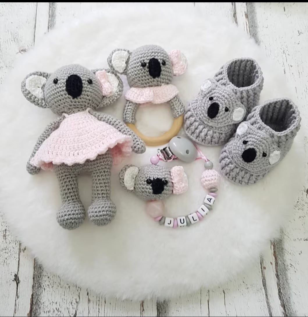 Baby Geschenkset Koala Mädchen – Schmusetier, Schnullerkette & Greifring