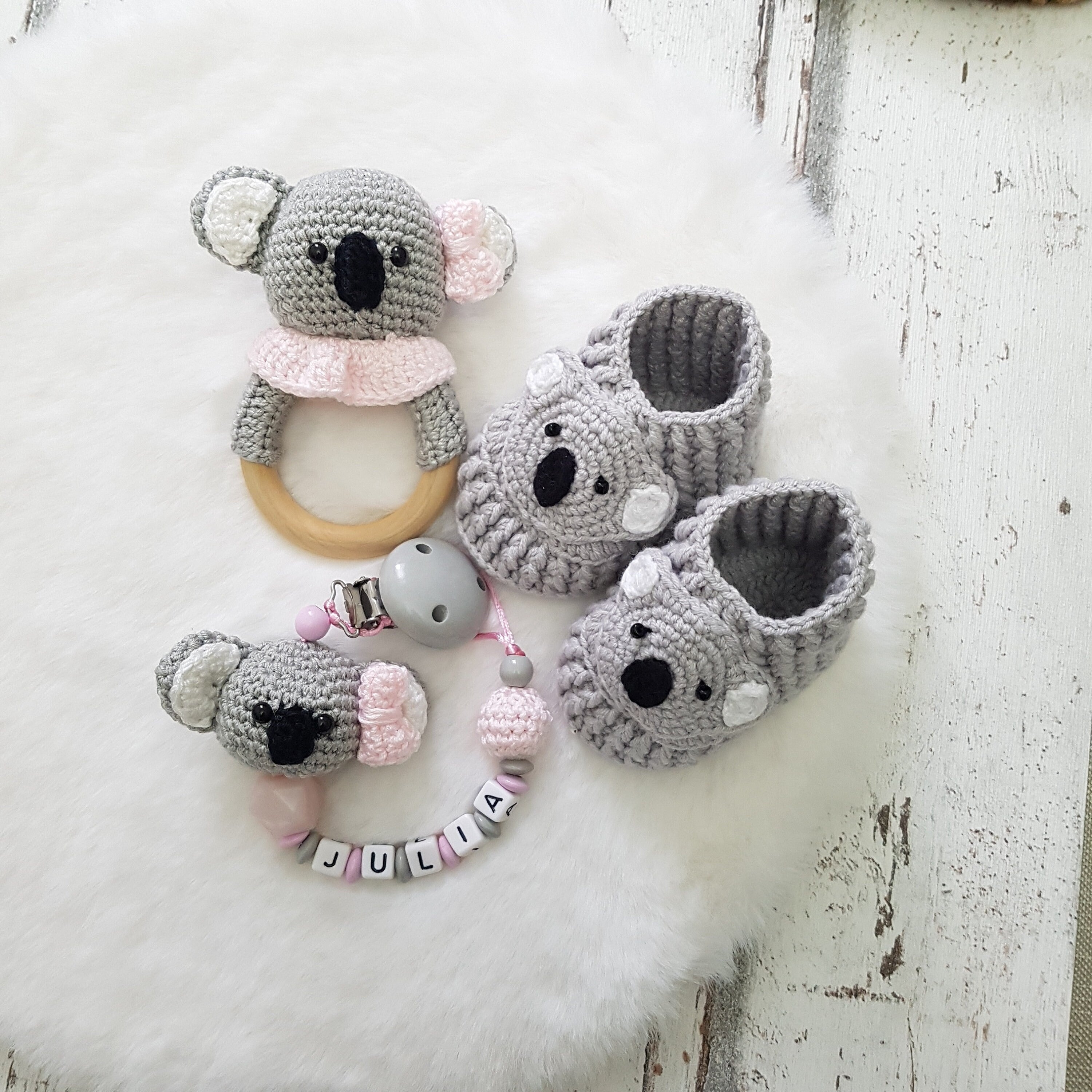 Baby Geschenkset Koala Mädchen – Schmusetier, Schnullerkette & Greifring