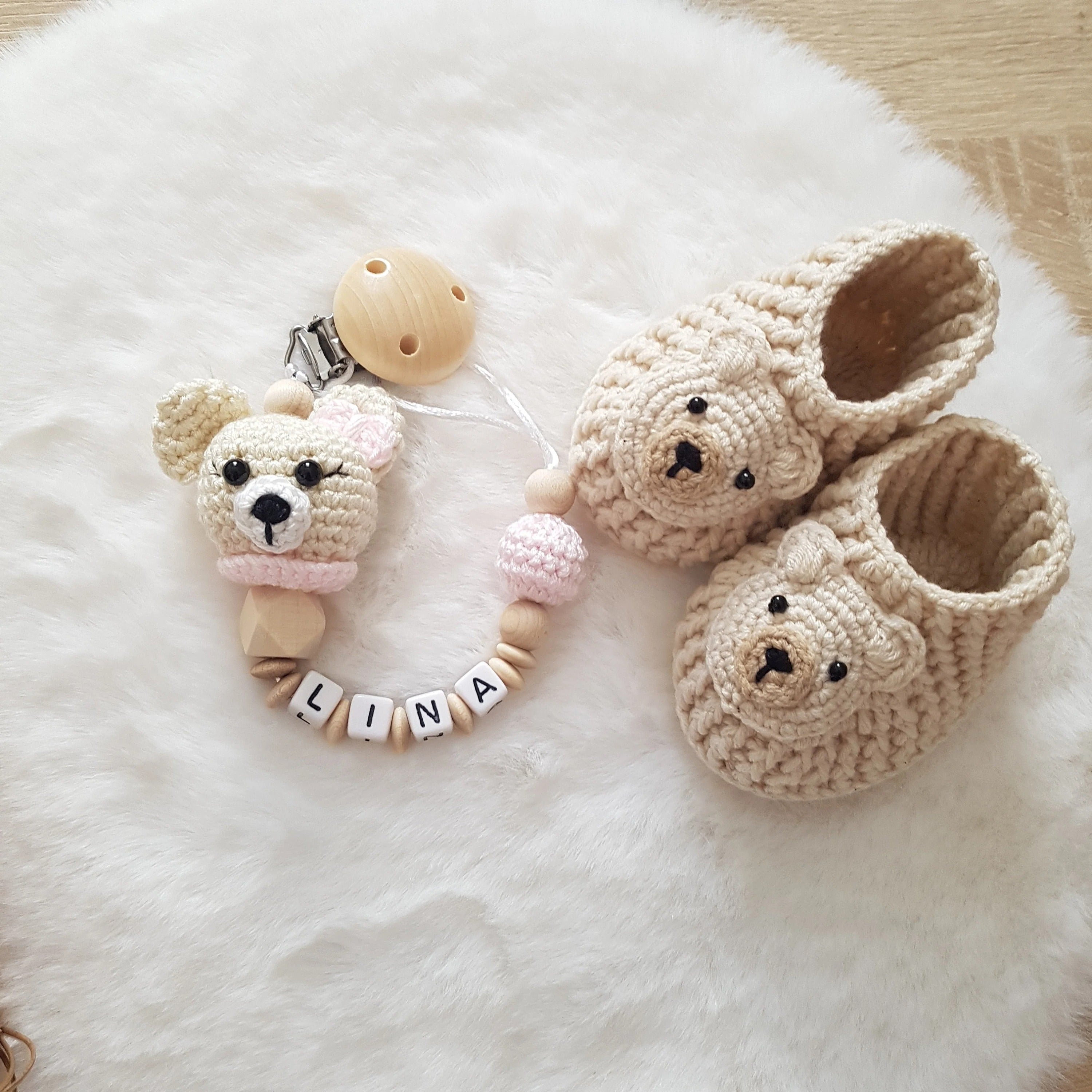 Baby Geschenkset Bär – Wagenspanner, Schnullerkette & Greifring -Rosa Mädchen