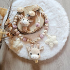Baby Geschenkset Giraffe – Wagenspanner, Schnullerkette, Greifring & Babyschuhe