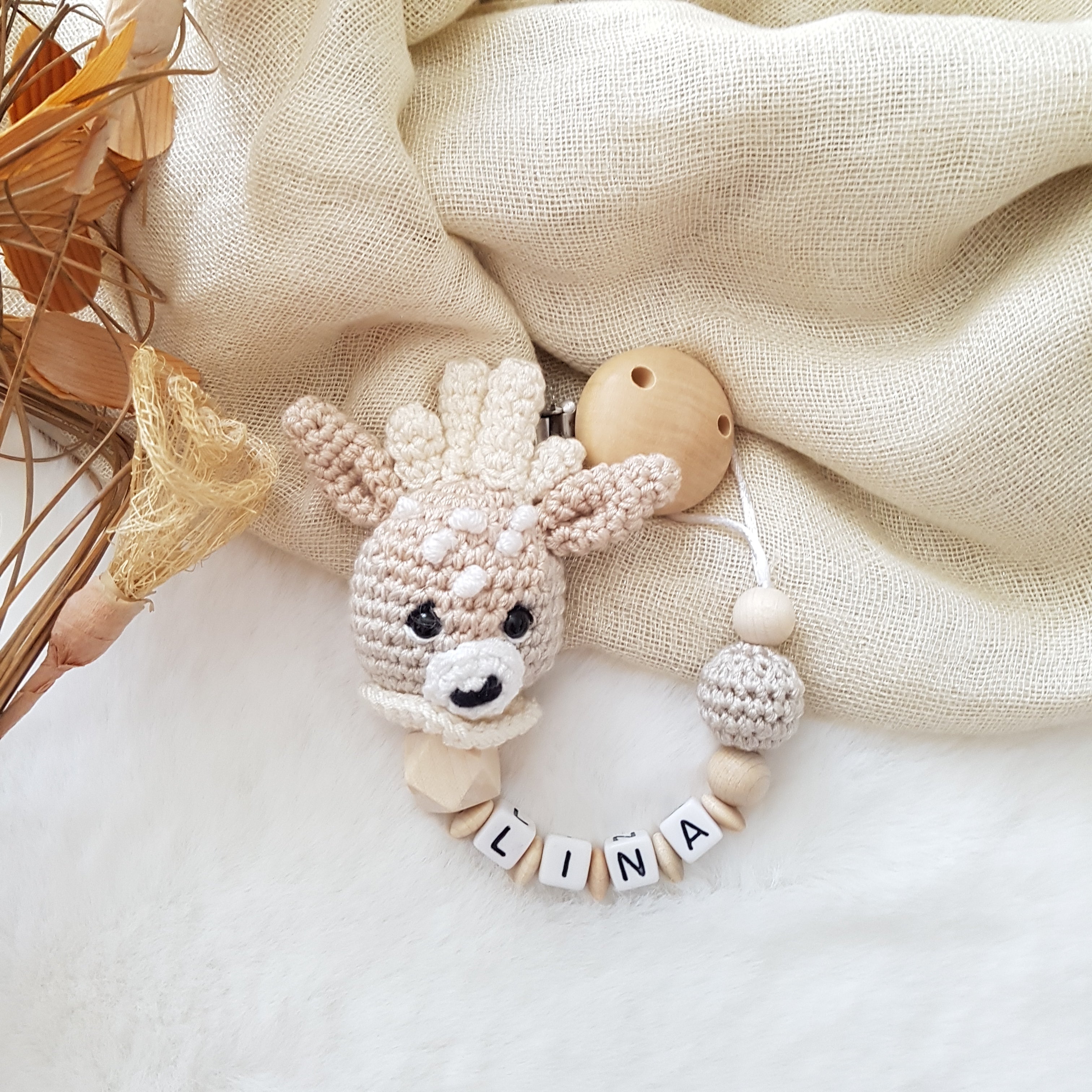 Baby Geschenkset Rehkitz – Schmusetier, Schnullerkette, Greifring & Babyschuhe