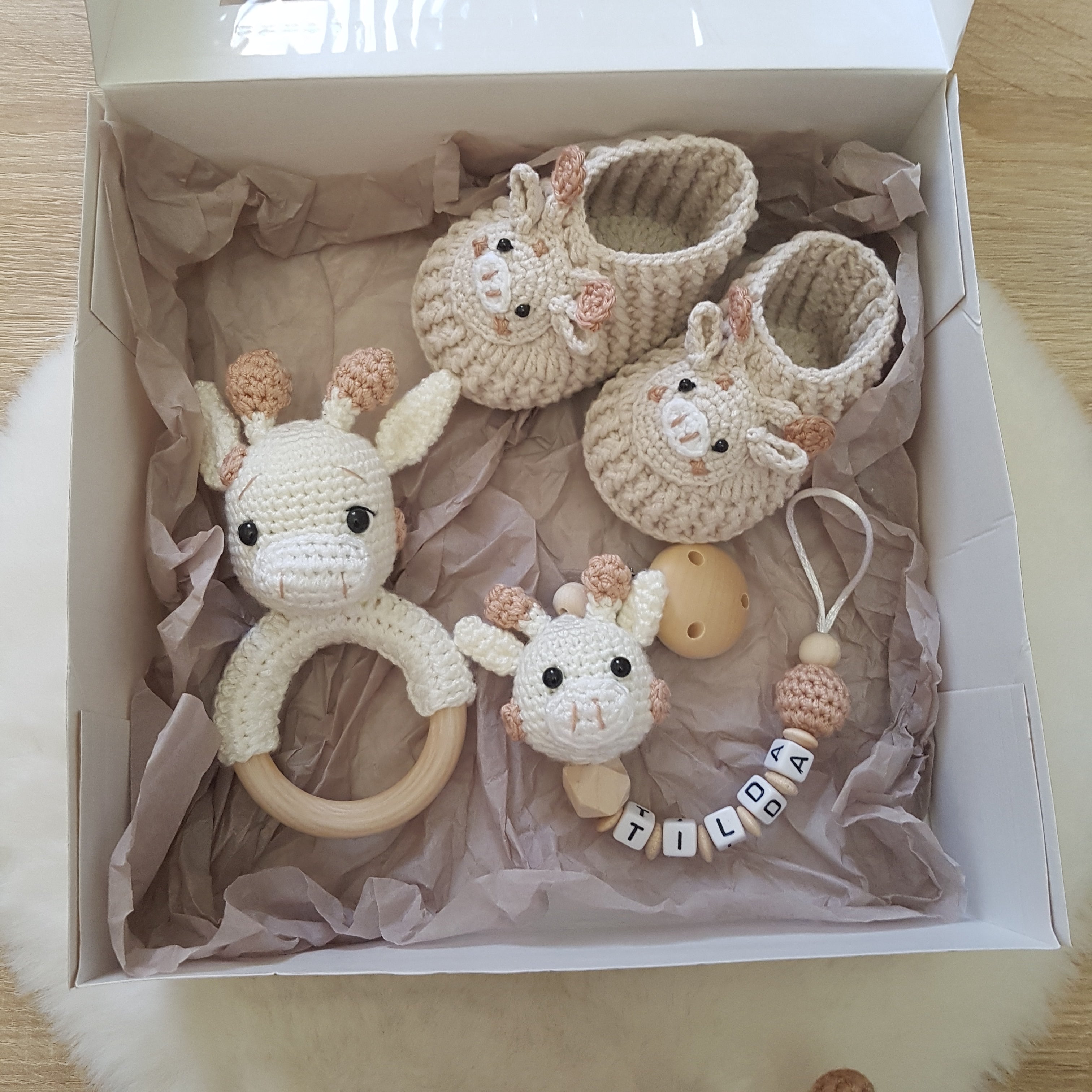 Baby Geschenkset Giraffe – Schmusetier, Schnullerkette & Greifring