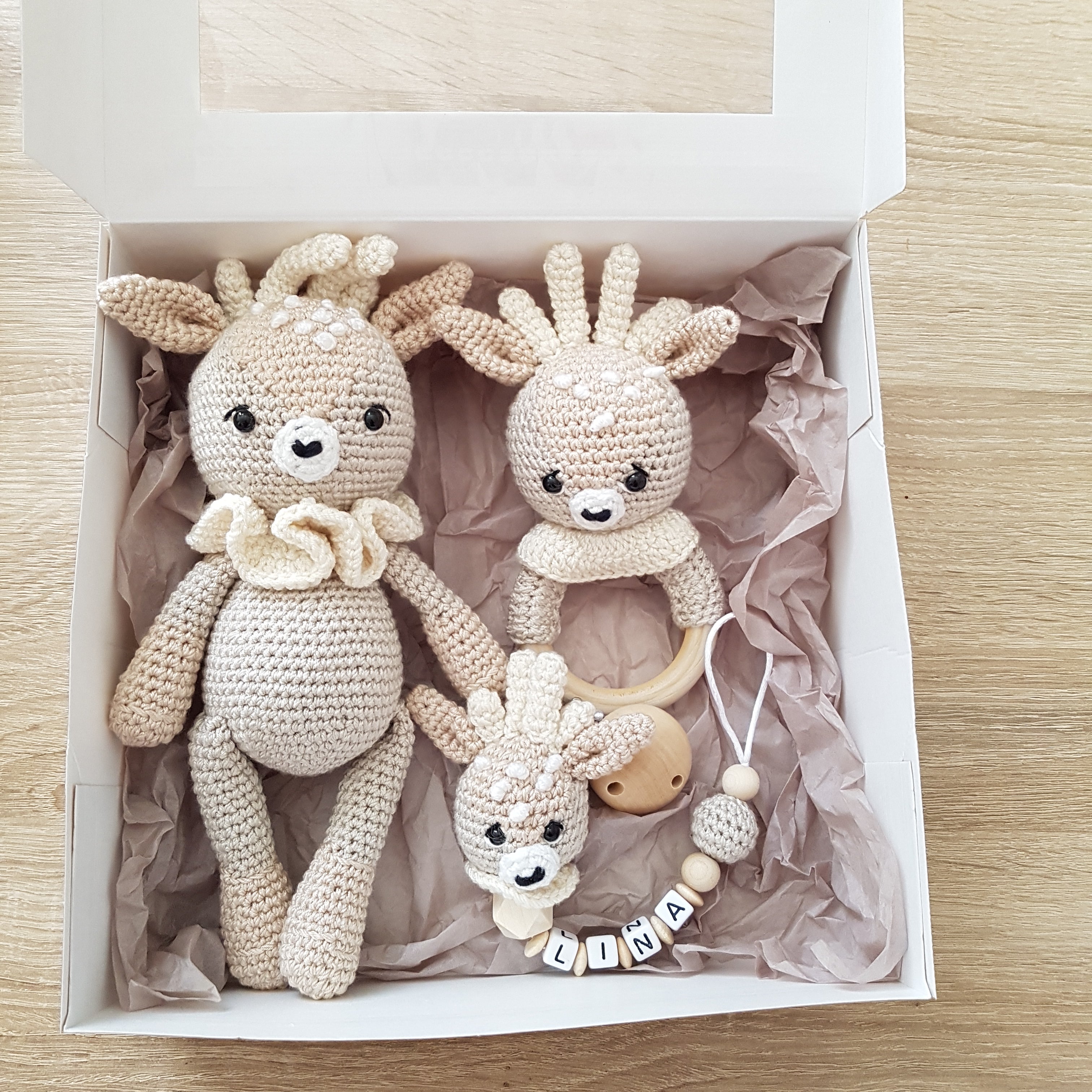 Baby Geschenkset Rehkitz – Schmusetier, Schnullerkette, Greifring & Babyschuhe